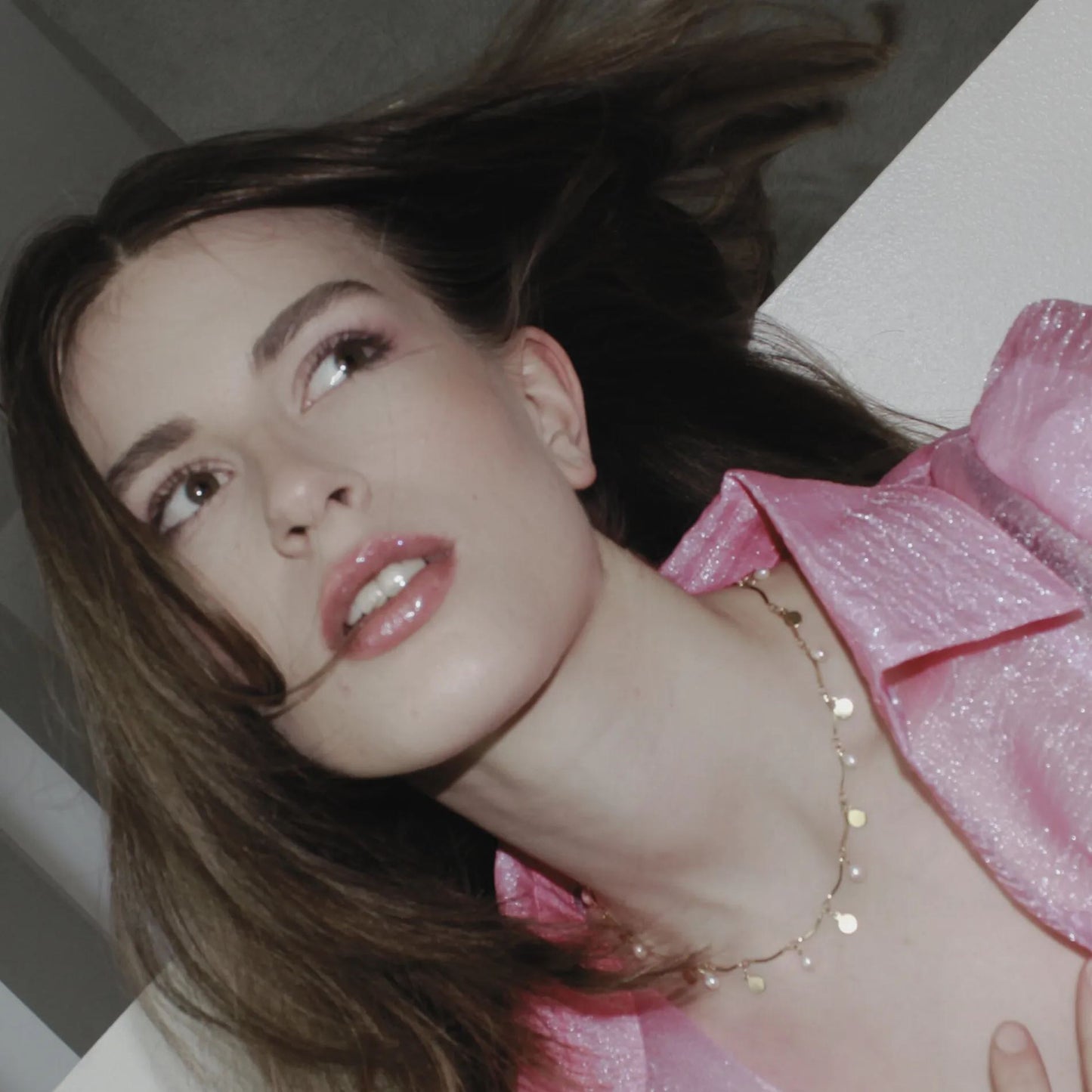 Wasserdichte Halskette „Joy Coin and Pearls“. 18 Karat vergoldet. Dansk Copenhagen