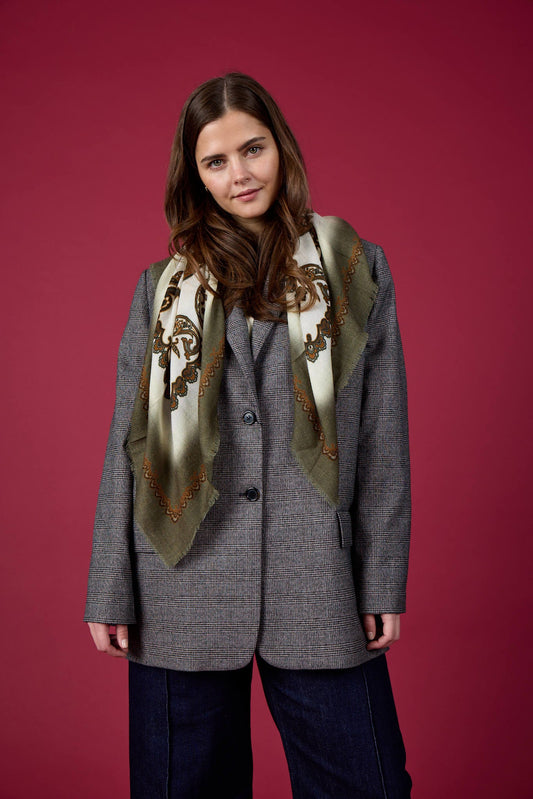 Schal mit Royal-Paisley-Muster und offenen Kanten. Unisex. 100 % Wolle. Grün. Bella Ballou