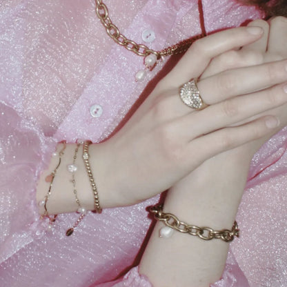 Joy Coin and Pearl bracelet. Vandfast. 18 K. guldbelagt. Dansk Copenhagen