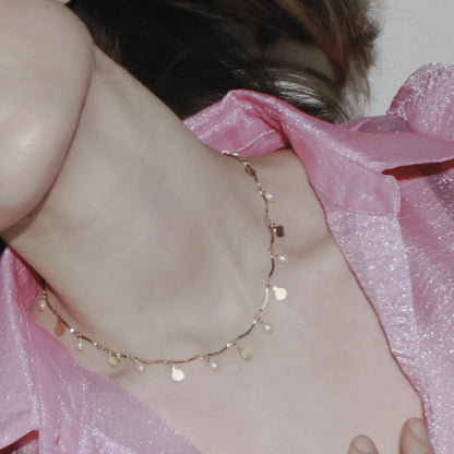 Wasserdichte Halskette „Joy Coin and Pearls“. 18 Karat vergoldet. Dansk Copenhagen