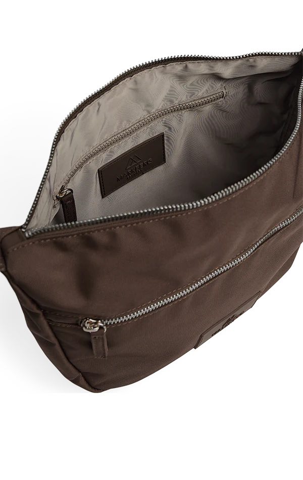 MonoMBG Umhängetasche. Unisex. Dunkelbraun. Recyceltes Polyester. Markberg