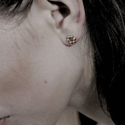 Passion Wasserfeste Kreis-Kugel-Ohrringe. Vergoldung. 18 Karat Vergoldung. Dänisches Kopenhagen