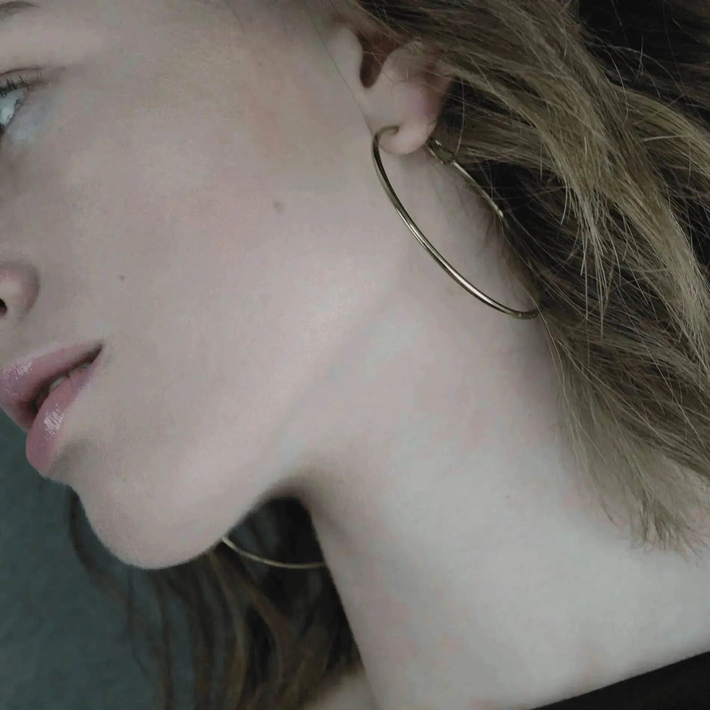 Wasserfester Creolen-Ohrring „Passion“. 18 Karat Gold/Platin. Dansk Copenhagen