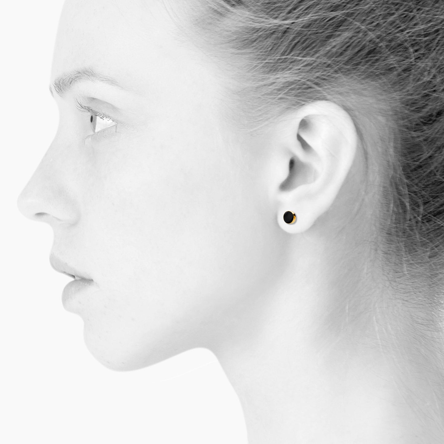 Sign earrings for him and her. Black and gold. Gold-plated sterling silver. Scherning Copenhagen